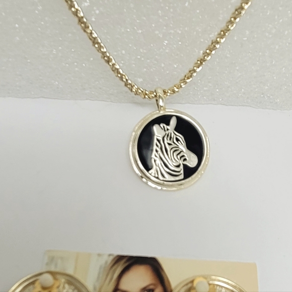 Kendra Scott Bowen Zebra Necklace & Clip On Earrings - Picture 2 of 14